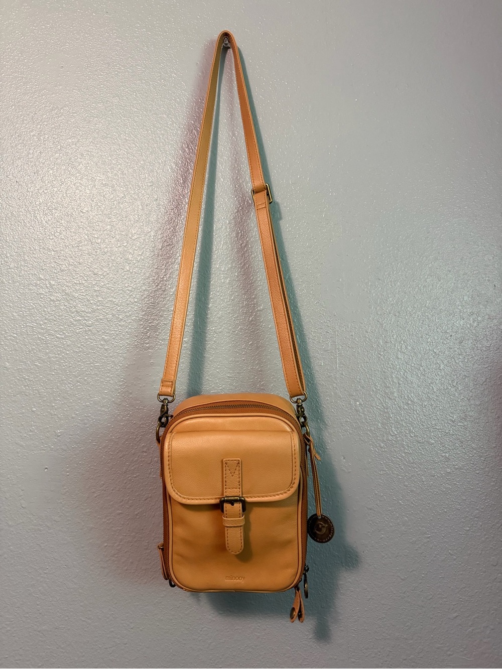 Minooy Naya Crossbody Bag